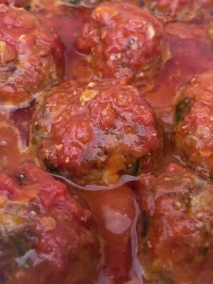 ✨Authentic Italian meatballs✨ … ‘cause there’s nothing like a plate full of scrumptious homemade polpette to make your dinner special! Comfort in every bite ❤️🇮🇹 Here is the recipe for you again 😘🤌🏻  INGREDIENTS: 2 slices bread 1/3 cup (80 ml) milk 1 large egg 1 lb (450 gr)  ground meat (beef or a mix of beef and pork) 1/2 cup (60 gr) breadcrumbs 1/4 cup (25 gr) Parmesan cheese, grated 2 tablespoons fresh parsley, chopped 1 garlic clove, minced salt and pepper, to taste 1 tablespoon olive oil 3 1/2 cups (28 oz 800 g) tomato sauce or crushed tomatoes  DIRECTIONS:  link in profile. Or Google Search “Manuela meatballs” and the recipe will pop up 🤗 Buon appetito!  #meatballs #Recipe #italianrecipe #authenticrecipe #tomatosauce #madeinitaly https://www.cookingwithmanuela.com/2020/04/italian-meatballs-in-tomato-sauce.html