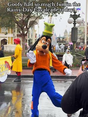 Okay let’s talk about those twirls and jumps!! 🤩 #fyp #foryoupage #disney #waltdisneyworld #disneyworld #wdw #disneyparks #magickingdom #goofy #goofymovie #rainydaycavalcade #festivaloffantasy #rain #orlando #florida 