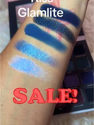 Eres fan de #kiss 🤩 esta perfecta esta bella paleta de sombras de #glamlite y aparate esta en venta por un super precio #sale #eyeshadow #makeup #paletadesombras 