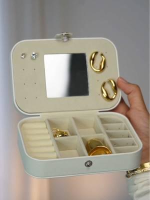 loving this travel size jewelry case from amazon 😍 this case is the perfect way to keep my everyday jewelry organized ! im so excited to use this case and fill it up with all my jewelry from amazon 🤍 | #amazontravel #amazontravelmusthave #amazonjewelry #amazonjewelryfinds #amazonjewelryhaul #amazonaccessories #amazonfashionfinds #chynahj 