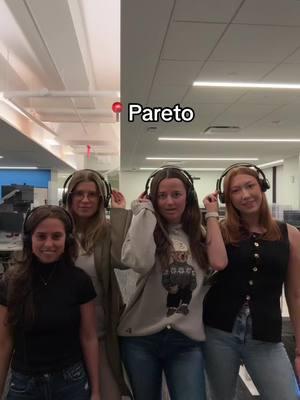 wait what’s going on here…#fyp #foryoupage #sales #salestok #coldcalling #coldcall #corporatelife #corporate #corporategirlies #9to5life #corporateamerica #corporatehumor #saleswoman #businesstips #salestraining #businessadvice  #sarafrompareto #nyc #citygirls @lizameahl 