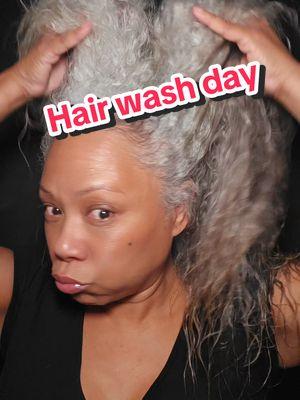 yassss #hairwashday  #silversisters #greysquad #yogoesgrey #greyhairgrowth #Silverton #whitehairdontcare #greyombre #saltnpeppa #growinghair  #yogoesgrey 