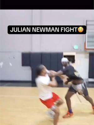 Julian Newman back at it again, scrapping w/ rappers at a PICKUP game!! #1sportsdoctor #fyp #juliannewman #basketball #plaqueboymax #explore #trending #viralvideo #trend #highschoolbasketball #juliannewmanslander #jokes 