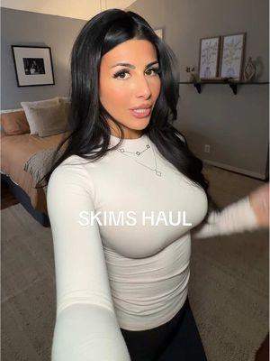 Just happy to add another basic to my collection ❤️‍🔥 #skimshaul #clothinghaul #shopping #MomsofTikTok #basicstyle #skimstryon #skimsreview #skimsdupe @SKIMS 