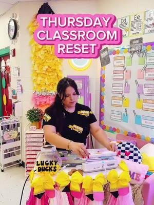 Classroom reset after my students have done their jobs 🥲🩷🚌 . . . #teacher #fyp #teacherfyp #teacherreset #classroomdecor #classroomreset #teacherlife #teachertiktok #teacherssupportteachers #grwm #teachergrwm #teachersontiktok #viralvideo 