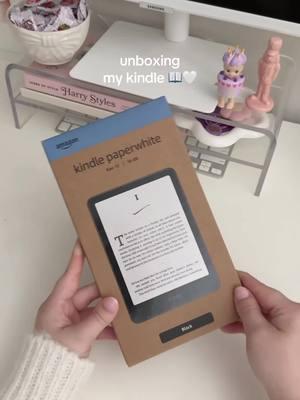 please leave your book recs in the comments 👇 #BookTok #kindle #kindlepaperwhite #kindleunboxing 