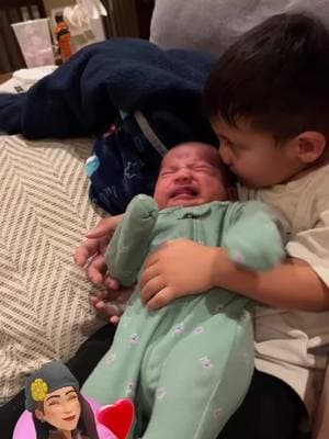 Big brother is holding and feeding his baby sister it is so adorable he loves his little sister #bigbrother #feedingbabysister #babysister #adorable #heloveshislittlesister #slias #soleil #meltmyheart #fyp #fypシ #foryou #paratupagina #parati #viral #viraltiktok #viralvideo 