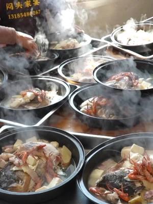 From fishing to serving, discover the making of Yutangfan, or rice stewed in fish soup, from the very start! Being an essential dish in Huzhou City, east China's Zhejiang Province, Yutangfan is always popular among residents as a dish for the new year feast. #ChineseNewYear #SpringFestival #ricestewedinfishsoup #Chinesefood #zhejiang #huzhou