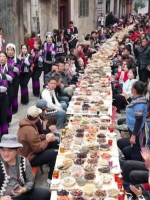 A spectacular feast with 480 tables stretching over 600 meters! Come join the long street banquet hosted by the Hani ethnic group in southwest China's Yunnan~ #ChinaTravel #China #Hani #ethnic #Yunnan #LongStreetBanquet