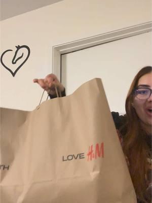 Ignore the intro because I thought instagram would let me post my long videos like TikTok did and of course THEY DON’t . #hm #haul #shoppinghaul #discount #h&m #superdeals #bayarea #sanfrancisco 