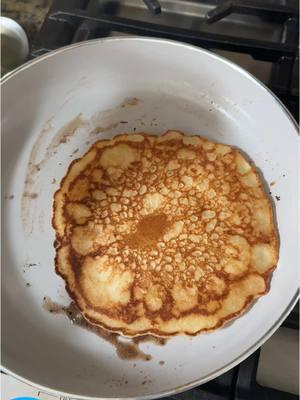 Crunchy edges or nothingggg #fyp #pancakesrecipe #pancakes #breakfastideas 