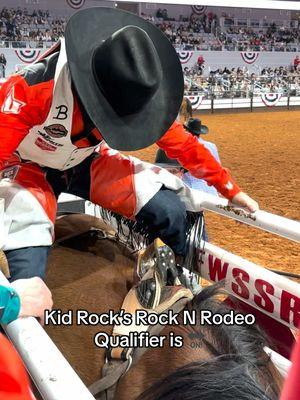 In the chutes look at @kadesonnier 👀 #pbr #krrnr #kidrock #rodeotok #fortworth 