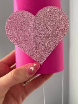 #valentinesdaycraft #valentinesdaydecor #classroomvalentinesdayideas #classroomvalentinesdaycrafts #craftsforclassrooms #craftsforkids #easycrafts #teachertok #teacherlife #teachercrafts #easyteachercrafts #easyclassroomcrafts 