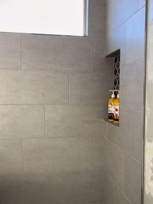 #shower #tub #tile #tilerhub #parati #tiletok #porcelain #porcelana #baldosa #azulejo #schluter #remodel #wickenburgtile #wickenburgaz🌵 #ropingcapitaloftheworld 