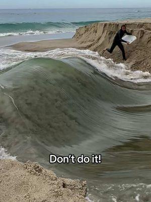 They got smoked on the river wave! #river #break #surf #dontdoit #smoked 