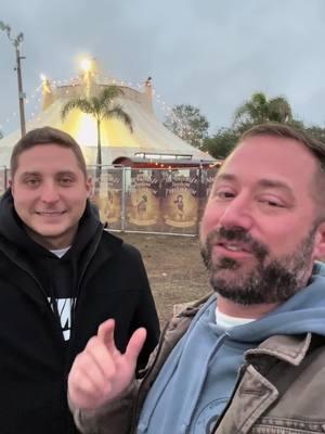 So when you’re in Sarasota… #roberthildreth #brianwacnik #sarasota #siestakey #winterinparadise #datenight #thefloridahomesearchteam #circus #mrswindlestravelingpeculiarium 