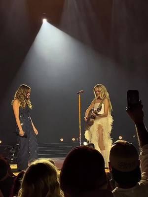 I WOULD HAVE LITERALLY SOLD MY SOUL TO WITNESS THIS IN PERSON 🥹🩷🥹🩷🥹  📸: @Carly Pearce Connect  #kelseaballerini #carlypearce 