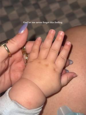 MY SHAYLA!!!!!🥹😭 #babyhands #babychunk #chunkybaby #boymom #momtok #babyfever #littlehands #babiesdontkeep