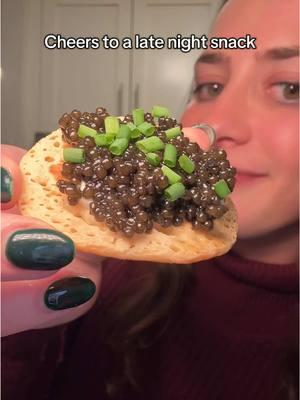 … it’s 10pm @caviarmarket #caviar #caviartastetest #tastetest #asmr #caviarasmr #mukbang #caviaruniversity #eatwithme #crunchy #fyp 