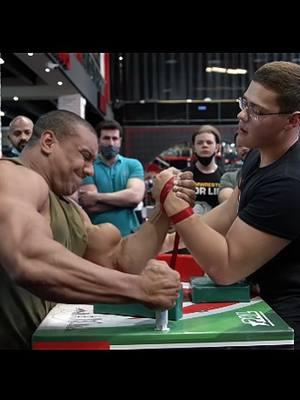 Why??? #armwrestler #armwrestling #devonlarratt #larrywheels #schoolboy #foryoupage