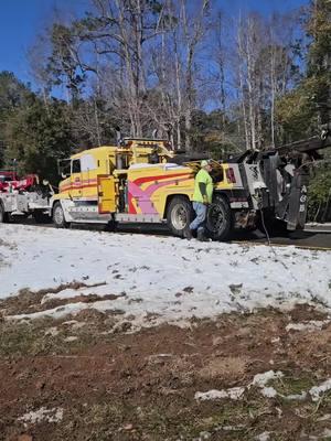 #heavylife #snowdays #mississippiboys #slowdownmovethefuckover @brianladnier455 @Heavy-Duty Asphalt Hooker 