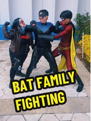 Batman was not prepared to be a father 🤣🤣 @BatGuy @Dancin’ Dwight  @Lady Ghostie  #batman #batmancosplay #robin #robincosplay #nightwing #nightwingcosplay #redhood #redhoodcosplay #cosplay #cosplayer #cosplayers #batfamily 