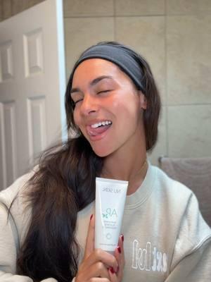 @NU SKIN USA this toothpaste is a hit! Use code WINTER15 for a discount! Linked in my bio & down below for you guys! XO #toothpaste #nuskin #nuskinproducts #morningroutine 