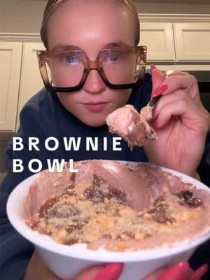 high protein high volume breakfast brownie bowl recipe for weight loss / a calorie deficit or whatever fitness goals are on your radar 🚨 🍫 👀 @Legion Supplements code kstory @Twisted Dough code kstory  #highproteinmeals #highproteinrecipes #caloriedeficitmeals #caloriedeficit #lowcaloriemeals #highproteinbreakfast #highproteindesserts 