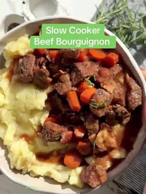 😋 Melt-in-your-mouth Beef Bourguignon in the slow cooker simmered low and slow with mushrooms and carrots for a cozy dinner! Recipe on skinnytaste.com see link 👆🏻⠀⠀⠀⠀⠀⠀⠀⠀⠀ Soooo good and husband gave two thumbs up. This is a keeper for sure!  3 WW Pts • Cals: 371 Protein: 42 Carbs: 21.5 Fats: 11.5 ⠀⠀⠀⠀⠀⠀⠀⠀⠀ https://www.skinnytaste.com/beef-bourguignon-slow-cooker/  #creatorsearchinsights #healthydinnerideas #healthyrecipes #dinner #slowcooker #crockpot #crockpotrecipes #beefstew #beefbourguignon 