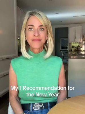 My top New Year’s tip: watch your sugar intake! The average person now consumes 17 teaspoons of sugar daily, leading to energy crashes, weight gain, mental fog, and accelerated aging... Swap the sugary drinks for water or herbal tea and focus on whole foods—your body will thank you!  #ElissaGoodman #EGKitchen #EGKitchenCleanse #CleanEating #WholeFoods #SugarCleanse #Sugar #2025Resolutions #NewYearNewYou