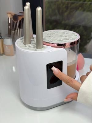 🪞Skincare queens, rejoice! 👑✨ What a relief to keep your brushes and sponges clean with this 2-in-1 machine. 💕 Pamper your routine and protect your skin. 🫧✨💖 #makeup #skincare #beauty #beautyroutine #makeuptips #makeuptutorial #MakeupRoutine #makeupbrushes #cleanbrushes #brushcleaning 