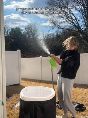 no comment on the outfit I know I look like my dad. #coldplungebenefits #coldplunge #coldplungechallenge #icebath #icebathchallange #icebathrecovery #girls #justgirlythings #funny #trend #fyp 