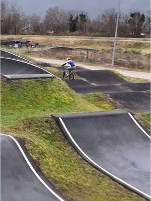 Loving the flow on this track, @Patrick Coo putting his legs to work on this one 💪⚡️ #danscomp #bmx #bmxrace #racing #proset #bmxtrack 