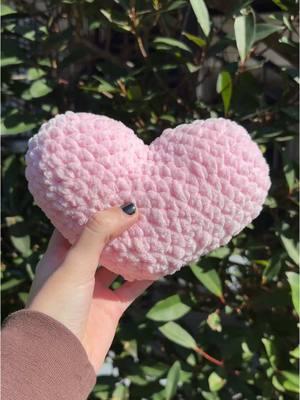 so squishy!  #fyp #foryoupage #crochettok #crochetersoftiktok #SmallBusiness #crochetplushie #valentinesdaygift #ValentinesDay #crochetwithme #crochetvalentinesday #crochetheart #heartplushie 