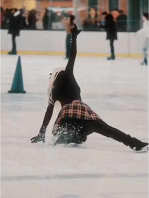 It’s okay if I look silly trying something that might seem too late—what matters is that I’m giving it a shot, and I don’t mind #adultskater #adultfigureskating #성인피겨 #취미피겨