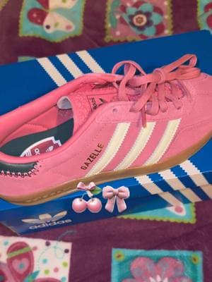 Mis nuevos bebés 💗💗💗💗🍒##adidas#adidasgazelle#tenis#shoes#pink#flpy#fypシ゚viral#💗