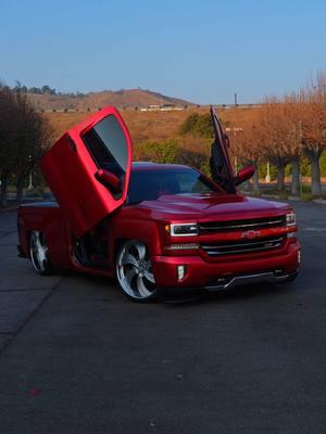 🐎 -  - -  #lamamawhiski #mamawhiski  #butterflydoors #lambodoors #chevy #silverado #singlecab #dropped #droppedtrucks #loweredtrucks #suelomob #suelo #verticledoors #projectvisionsociety #noquemacuh #tacuache #trokiando #mamalona  #troka #tumbado #trokasbajitas #trokastumbadas #explore #explorepage