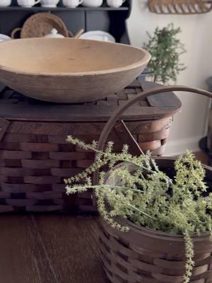 Let’s give these thrifted baskets a makeover! #basket #thriftstorefinds #thrifting #thriftstore #cottagecore #cottagestyle #stainedbasket #thriftedbaskets #staining 