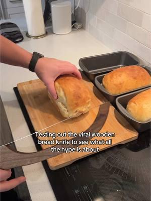 That bread knife slices superrrrr smooth, def recommend 👍 especially if you make sourdough!  #breadknife #homemadebread #sourdoughtiktok #sourdoughclub #sourdoughbaker #sourdoughnewbie #homebakersoftiktok 