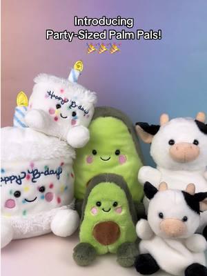 Wizard Pig’s spell went whoops—now the Palm Pals are PARTY-SIZED! 🪄✨ Bigger pals, bigger hugs, and way more Palm Pals magic! 🎉🐷  #palmpals #palmpalsparty #palmpalspartysized #palmpalscollector #palmpalscollection #newpalmpals #plushies #plush #plushcollection #bigpalmpals 