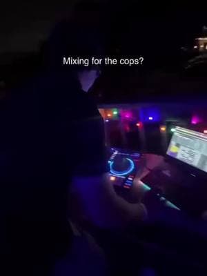 Police and Clifton just go together #clifton #dj #cincy #uc #police #music #cincinnati #college #mix #mic #fyp #foryou #colleglife #life 