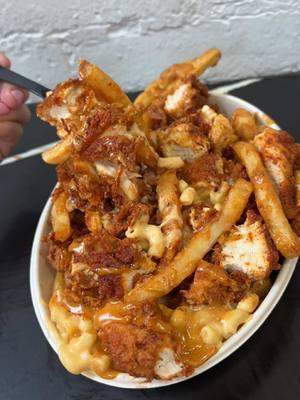 The ultimate combo – FLUFFIES HALF MAC HALF FRIES is comfort food overload! 🧀🍟✨ #FLUFFIESHOTCHICKEN #NJ 📍252 S Summit Ave, Hackensack, NJ( 📍492 Broadway, Bayonne, NJ 📍47 Clinton St New York, NYC 🚘 Now exclusively delivering with Uber Eats for all NJ locations!