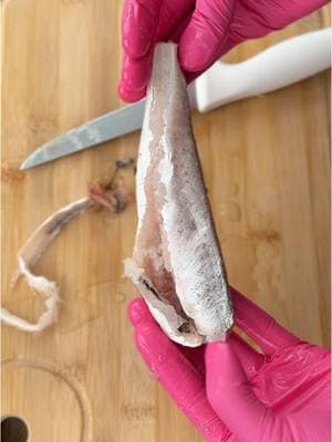 Is it correct to clean the whiting this way? Correct me if I’m wrong! #fy #whitingfish #hake 