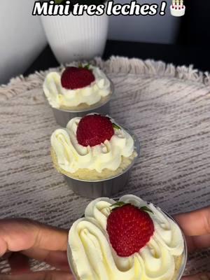 Mini tres leches !!! Que esperas para emprender ! 🥰 espero les guste !!! 🤍 #repostero #tortas #tresleches #recetas 