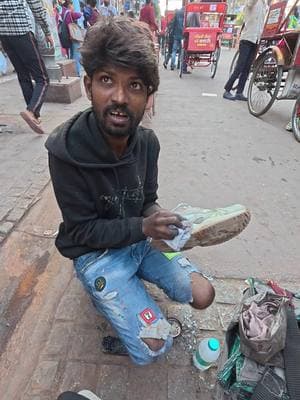 $1 shoe clean in India 🇮🇳  #hughabroad #travel