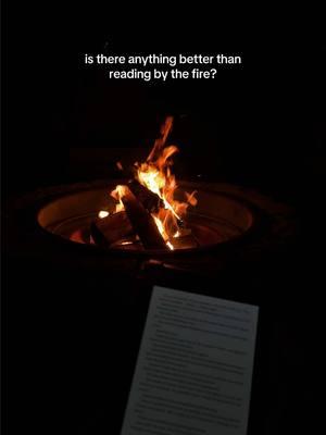 #readingaesthetic #readingbythefire #readingspot #readingtime 