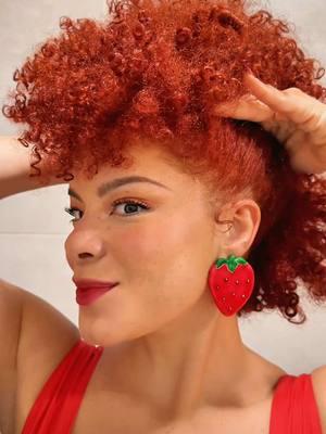 Some days it’s juicy curls, other days it’s frizzy. Do what feels right for YOU, always! #curlyhairjourney #frizzycurls #curlyhairstyles #loveyourcurls #naturallycurlyhair #naturalcurls #naturalhairstyles 