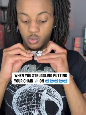 #CapCut 😂😂😂WHO ELSE YOU STRUGGLES PUTTING ON YOUR CHAIN ⛓️‍💥  #chain #diamondchain #fyp #relatable 