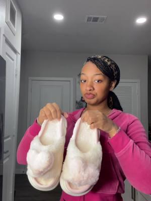 GRAB SOME NOW 🤏🏽These slipperssssss!!so comfy 😍and affordable ! 💕 #cutehouseshoes #ValentinesDay #comfyhouseshoes #comfyslippers #fypシ #pinkslippers #pinkslides #TIKTOKMADEMEBUYTHEM They took 4 days to come in.