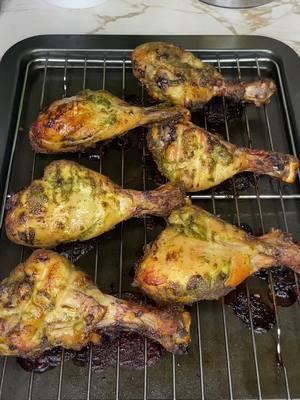 Baked Chicken Drumsticks #ghanatiktok🇬🇭 #ghanatiktokers🇬🇭🇬🇭🇬🇭 #westafricantiktok #fypシ゚viral #ghanafood #smokeyjollofrice #bakedchicken 